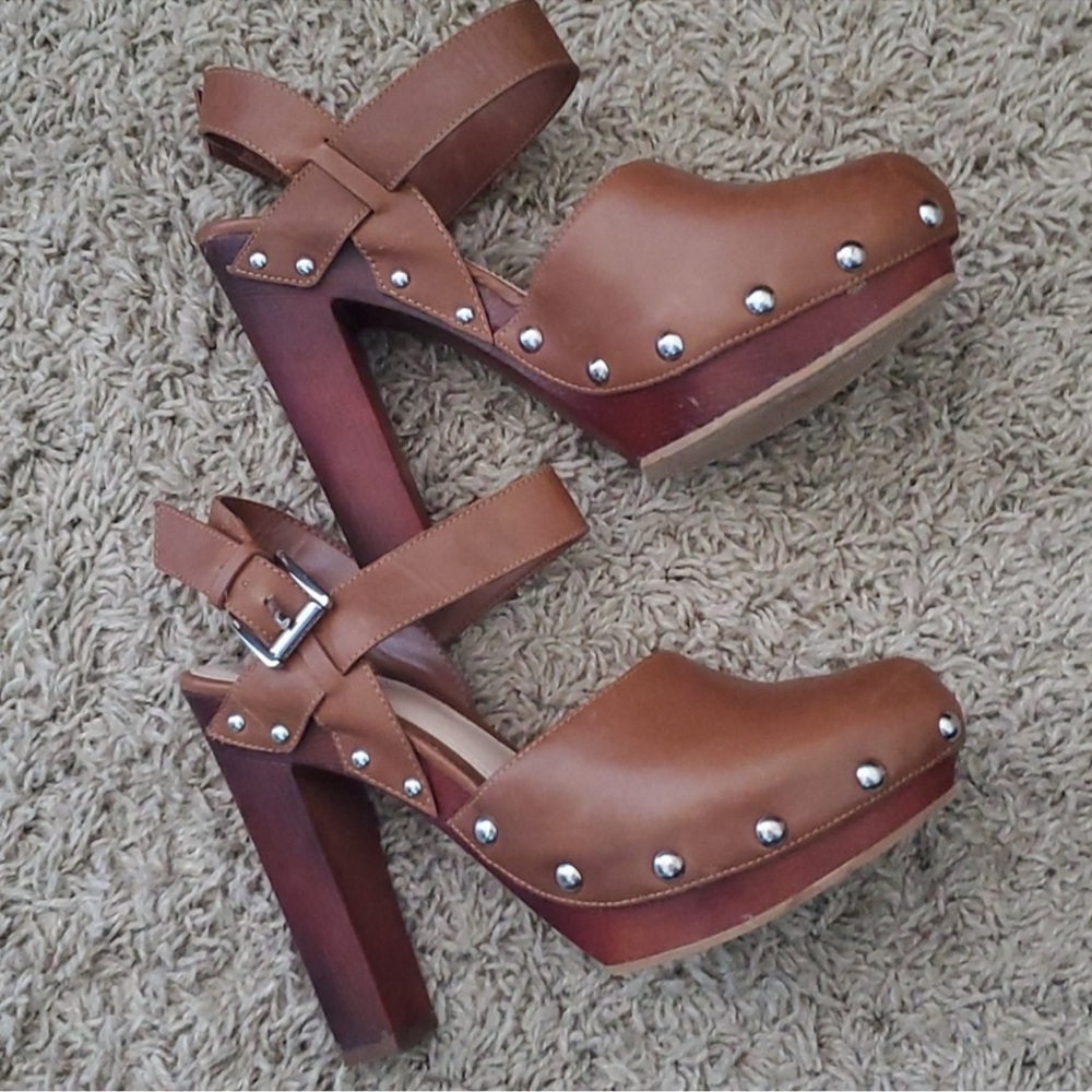 Vince Camuto size 8 clogs